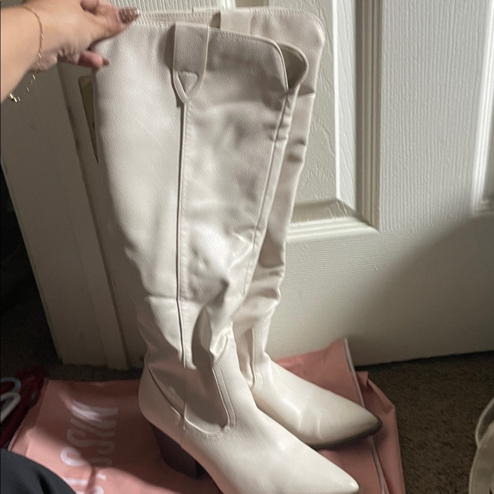 Elegant White Knee-High Women's Boots